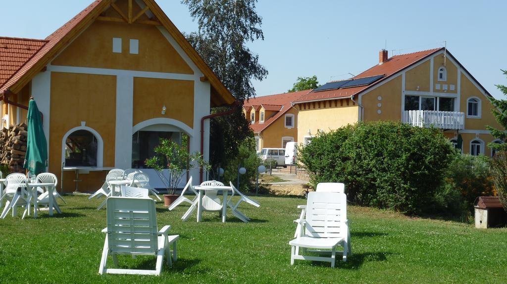 Aldos Panzio Otel Farád Dış mekan fotoğraf