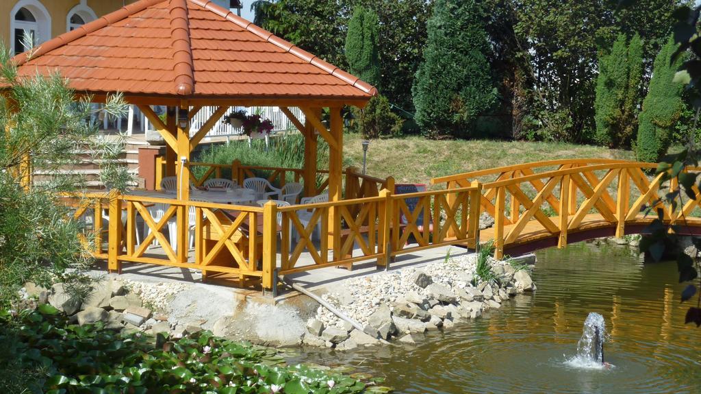 Aldos Panzio Otel Farád Dış mekan fotoğraf