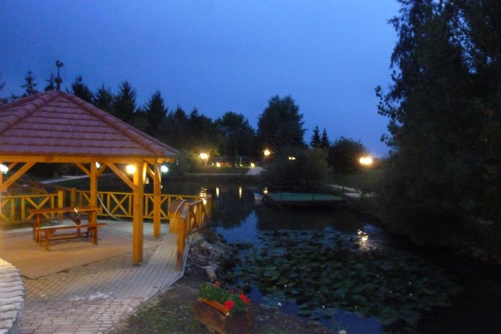 Aldos Panzio Otel Farád Dış mekan fotoğraf