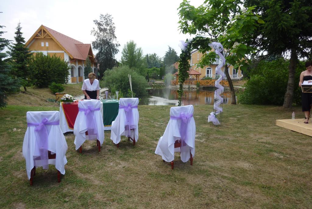 Aldos Panzio Otel Farád Dış mekan fotoğraf