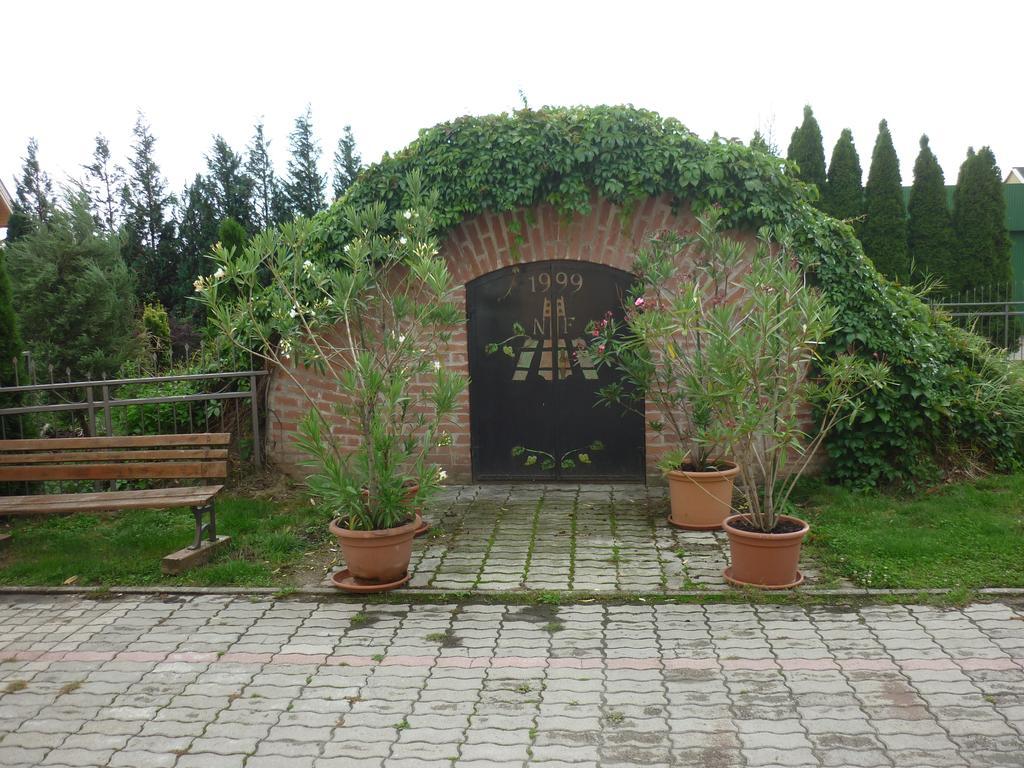 Aldos Panzio Otel Farád Dış mekan fotoğraf