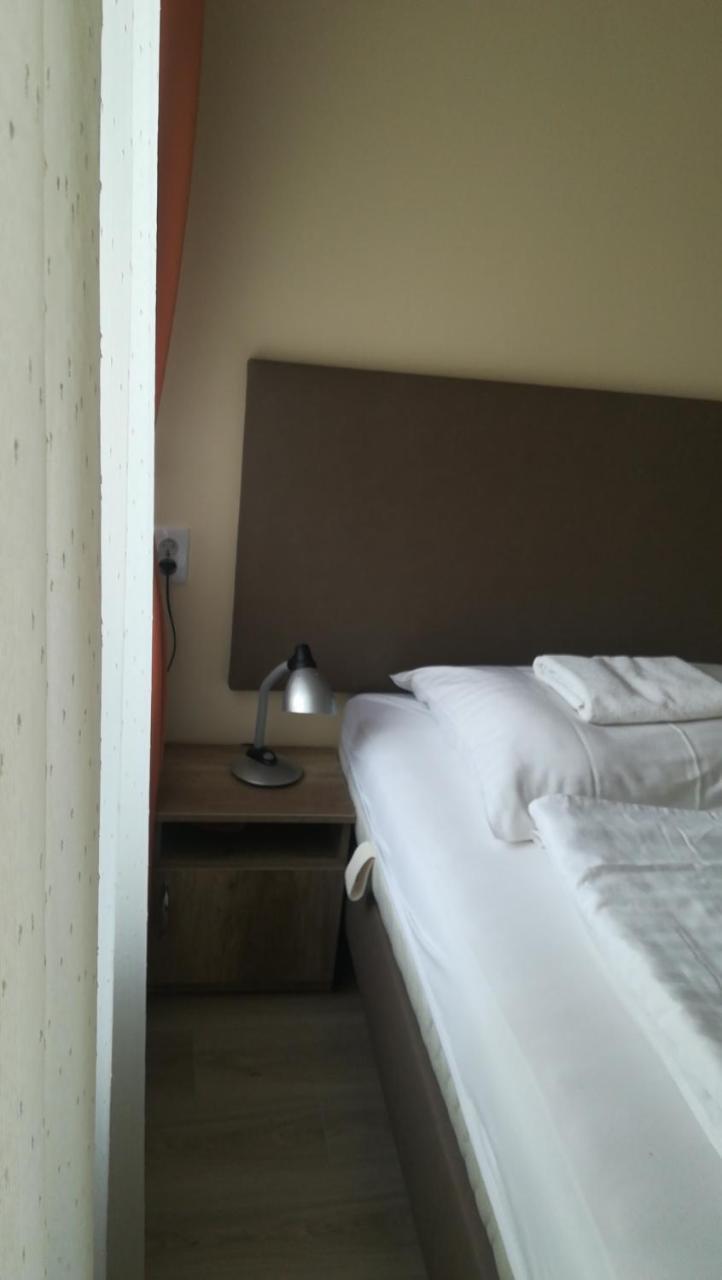 Aldos Panzio Otel Farád Dış mekan fotoğraf
